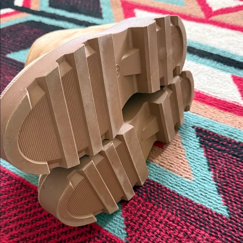 Universal Thread Tan Platform Winter Boots - image 4